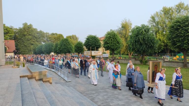 Uroczystość odpustowa na Matkę Kościoła w Pisarzowicach.