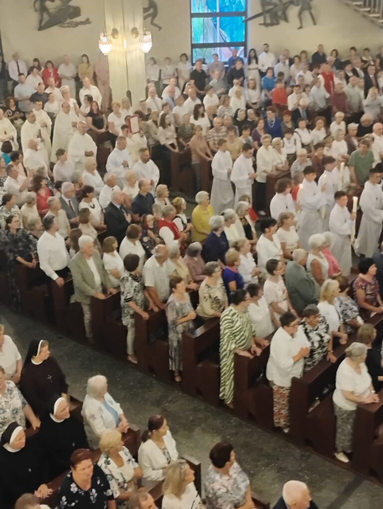 Poświęcenie diecezji i parafii NSPJ