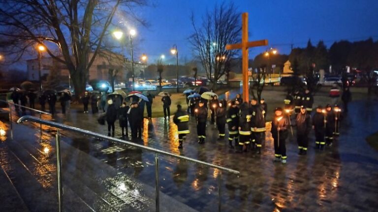 Droga Krzyżowa ulicami w Pisarzowicach AD 2026