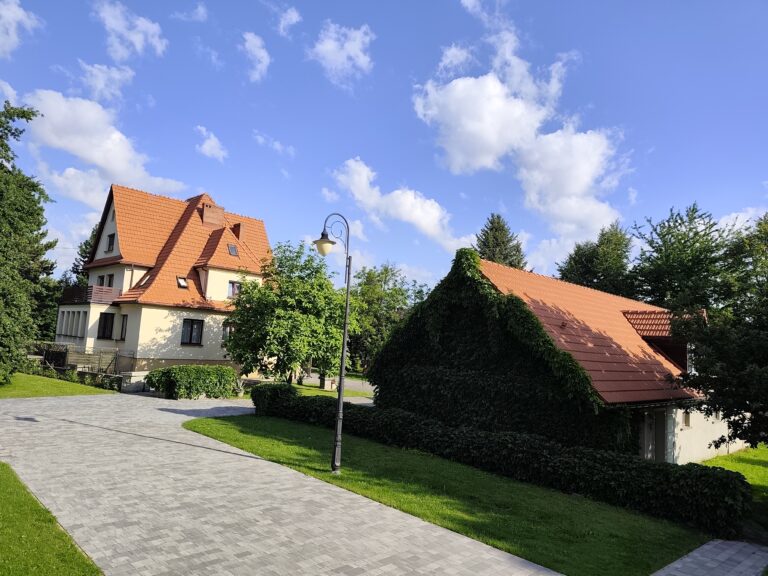 Dachy budynków kościelnych